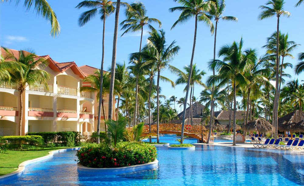 Sirenis Punta Cana Resort Casino & Aquagames 5-1 На территории отеля есть свой аквапарк, которым гости могут пользоваться бесплатно, также имеется несколько ресторанов с большим выбором блюд и напитков, работающих по системе "все включено" круглосуточно.