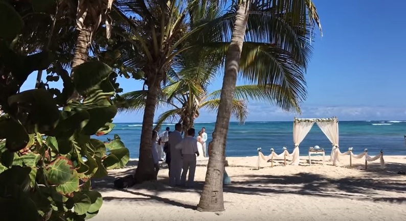 свадьба Пляж морская официальная свадьба с росписью в Доминикане 